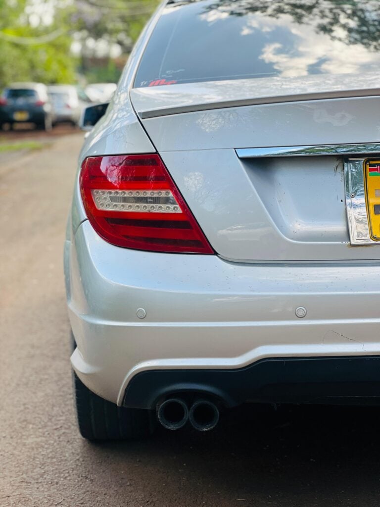 2012 Mercedes Benz C200 — photo 4