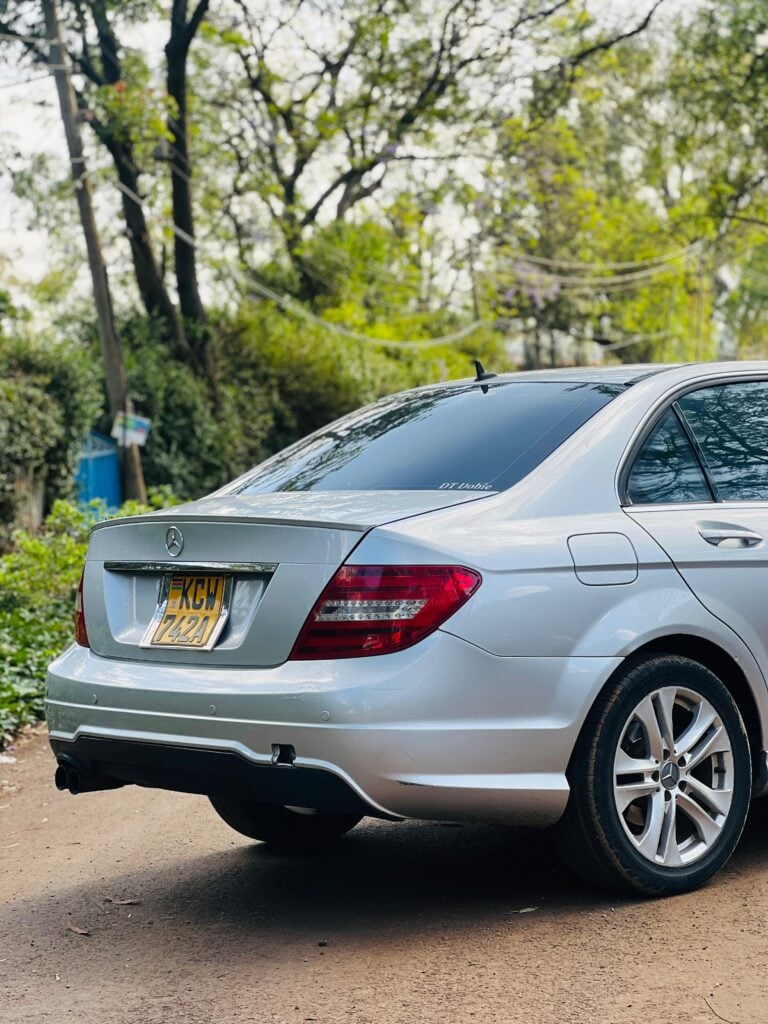 2012 Mercedes Benz C200 — photo 6