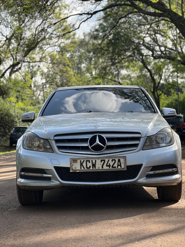 2012 Mercedes Benz C200 — photo 7