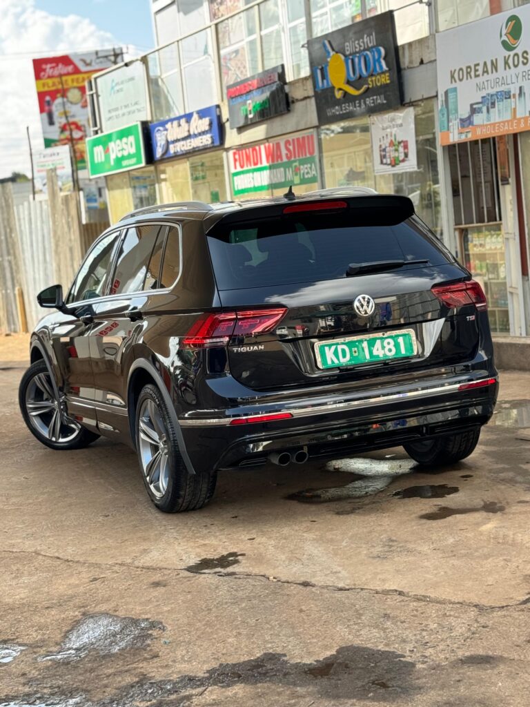 2017 Volkswagen Tiguan R-Line — photo 5