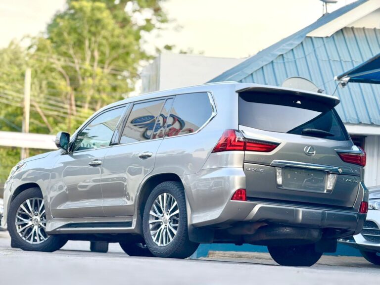 2017 Lexus LX450d — photo 3