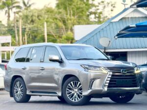 2017 Lexus LX450d — photo 1