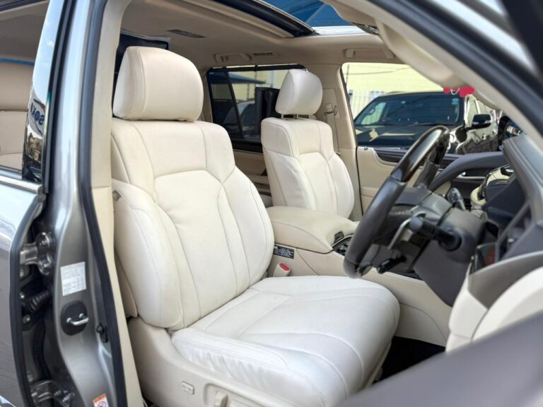 2017 Lexus LX450d — photo 8