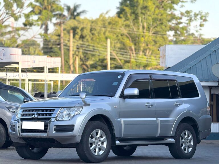 2016 Mitsubishi Pajero — photo 2