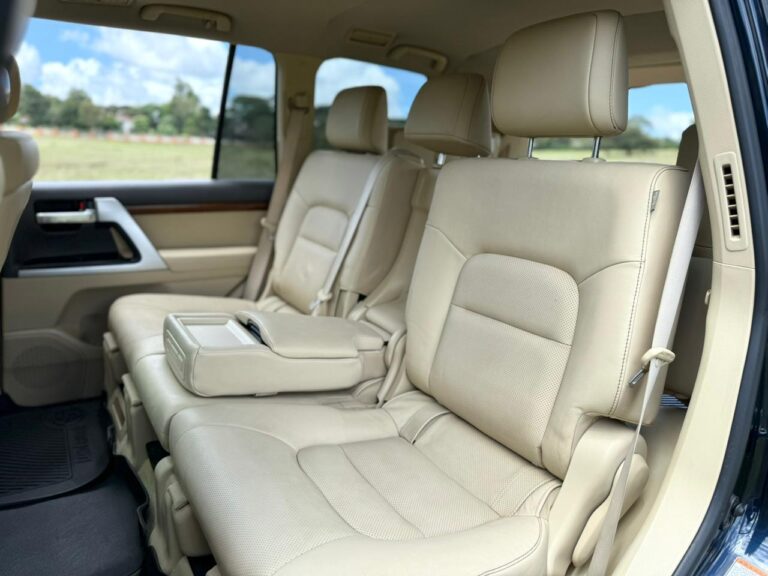2017 Toyota LandCruiser VX — photo 6