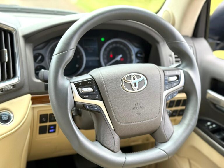 2017 Toyota LandCruiser VX — photo 8