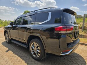 2023 Toyota Landcruiser ZX — photo 2