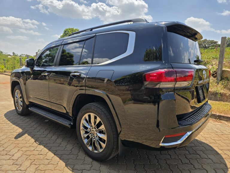 2023 Toyota Landcruiser ZX — photo 2