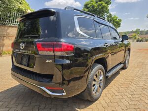 2023 Toyota Landcruiser ZX — photo 3