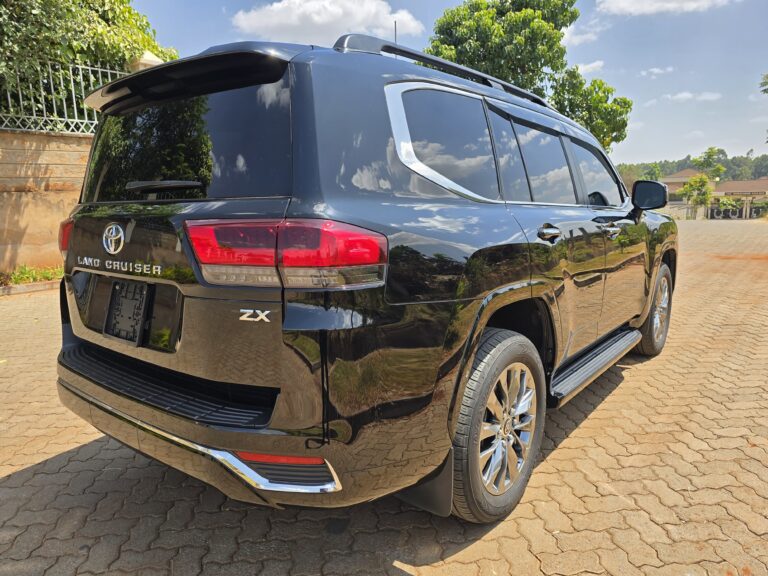 2023 Toyota Landcruiser ZX — photo 3
