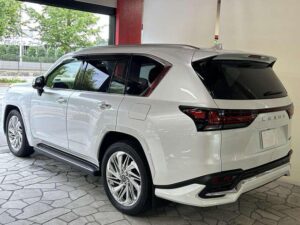 2022 Lexus LX600 — photo 4