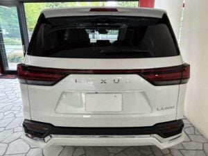 2022 Lexus LX600 — photo 3