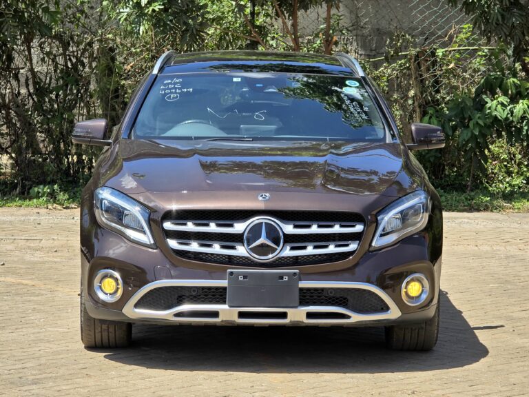 2017 Mercedes Benz GLA220 — photo 2