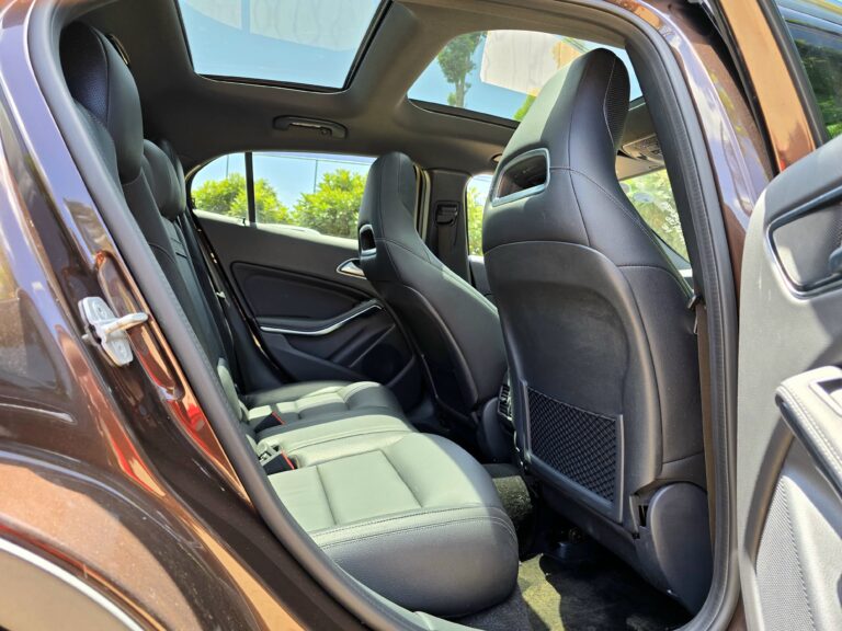 2017 Mercedes Benz GLA220 — photo 4