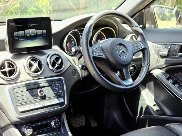 2017 Mercedes Benz GLA220 — photo 8