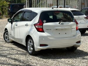 2017 Nissan Note E-Power — photo 4