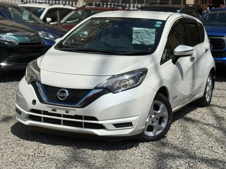 2017 Nissan Note E-Power — photo 2