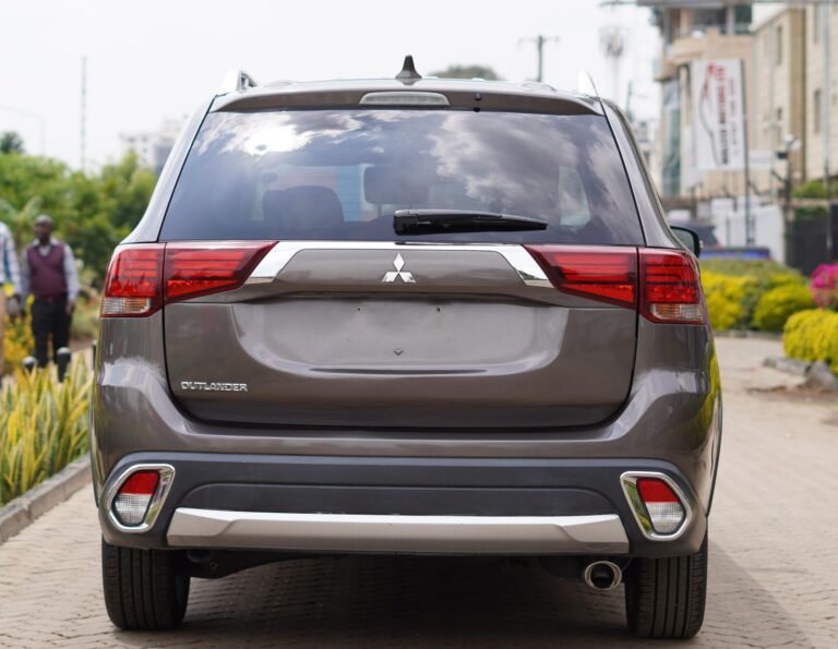 2017 Mitsubishi Outlander — photo 2