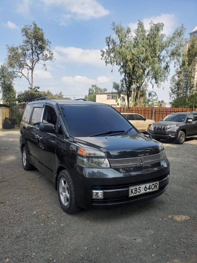 2006 Toyota Voxy