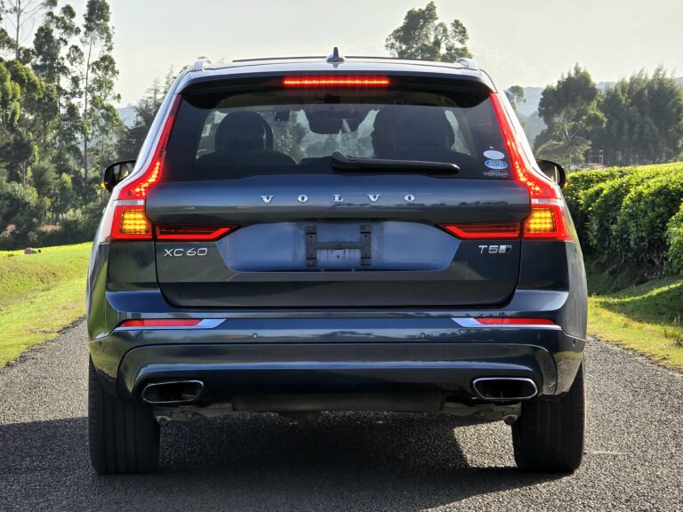 2017 Volvo XC60 T5 Inscription — photo 5