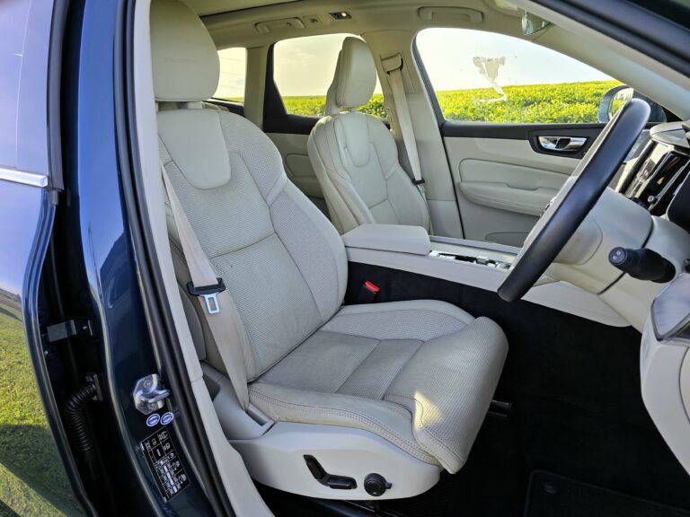2017 Volvo XC60 T5 Inscription — photo 8