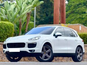 2018 Porsche Cayenne Platinum — photo 2