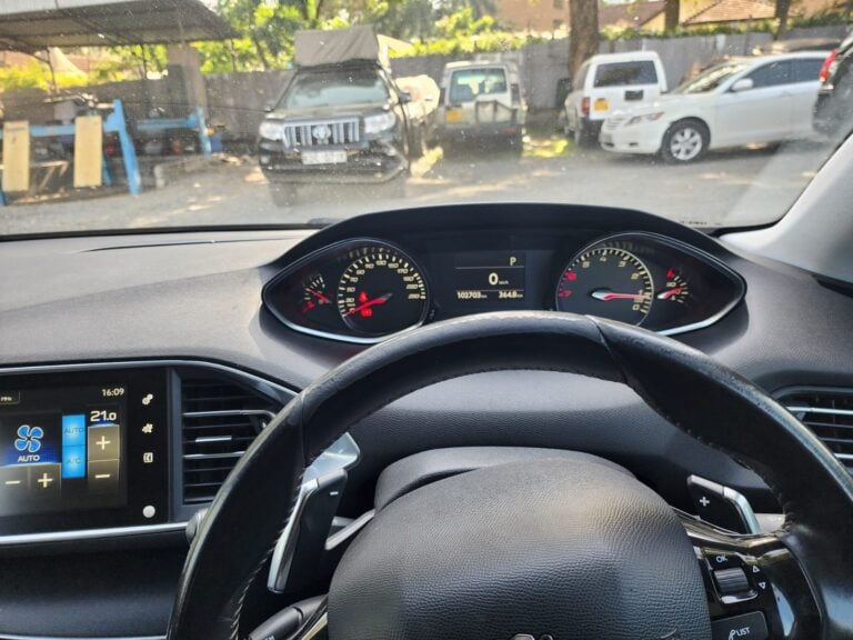 2015 Peugeot 308 — photo 7