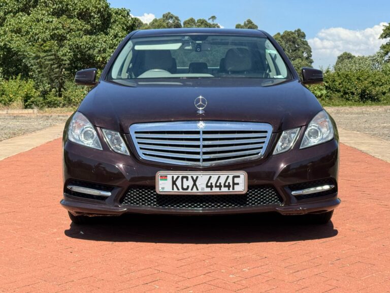 2013 Mercedes Benz E200 — photo 2