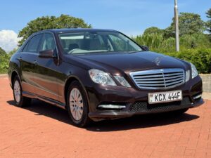 2013 Mercedes Benz E200 — photo 1