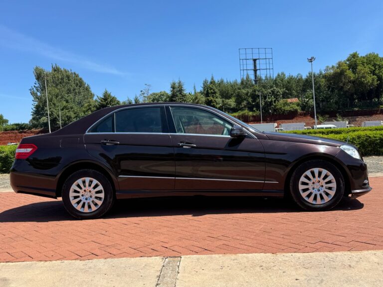 2013 Mercedes Benz E200 — photo 4