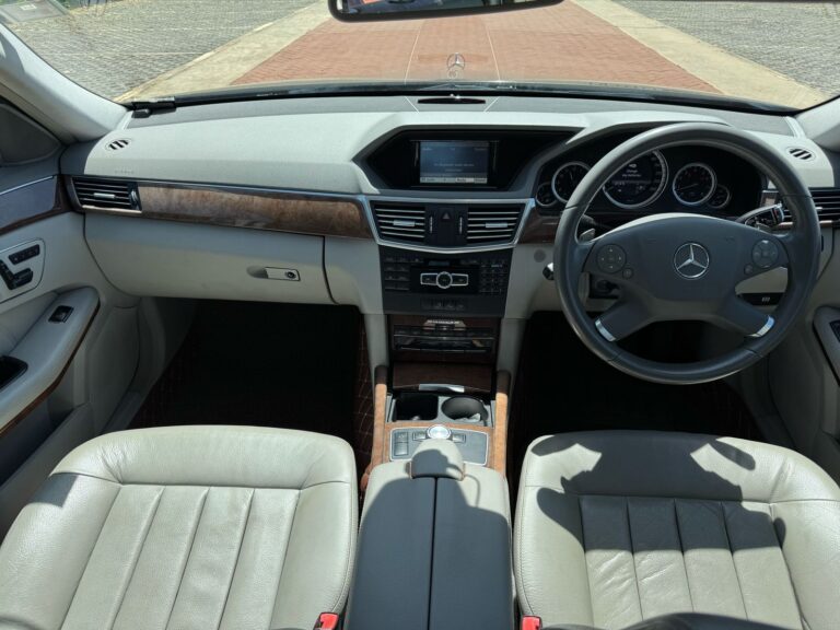 2013 Mercedes Benz E200 — photo 8