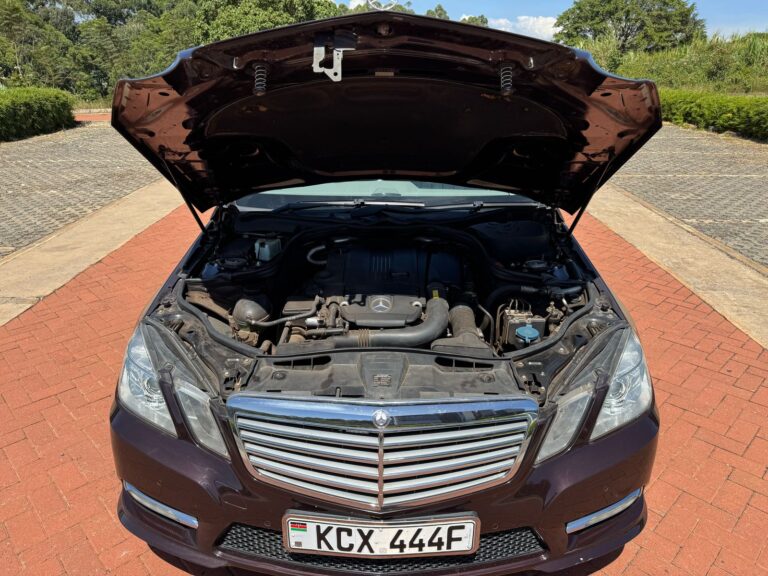2013 Mercedes Benz E200 — photo 5