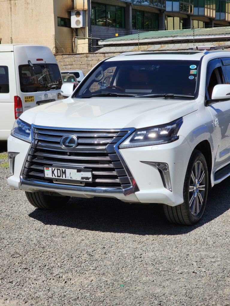 2016 Lexus LX570 — photo 3