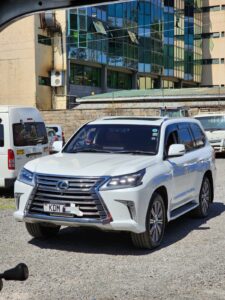2016 Lexus LX570 — photo 4