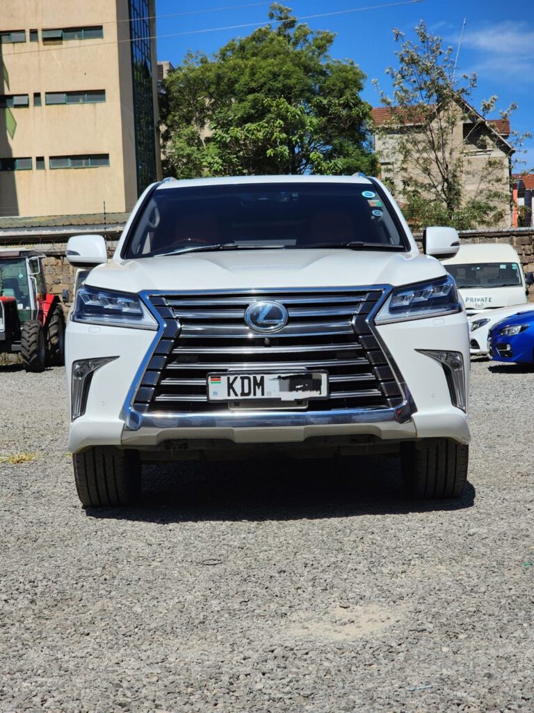 2016 Lexus LX570 — photo 5