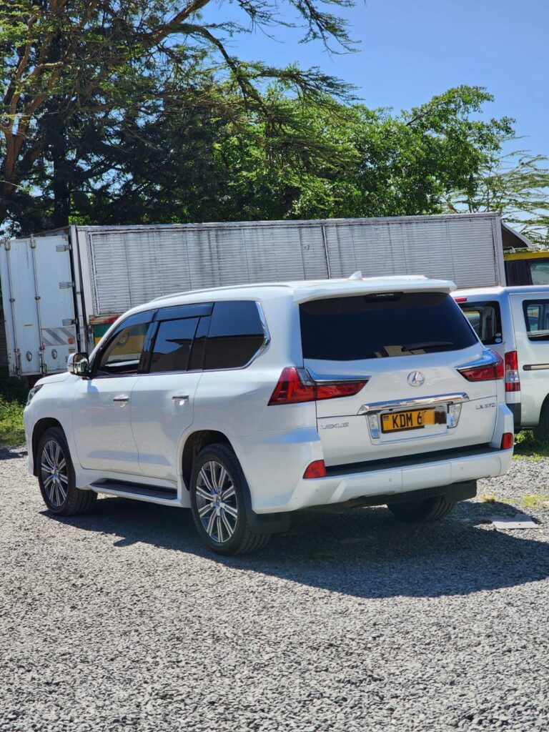 2016 Lexus LX570 — photo 7