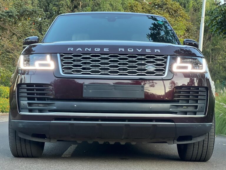 2018 Range Rover Vogue SE SDV6 — photo 2