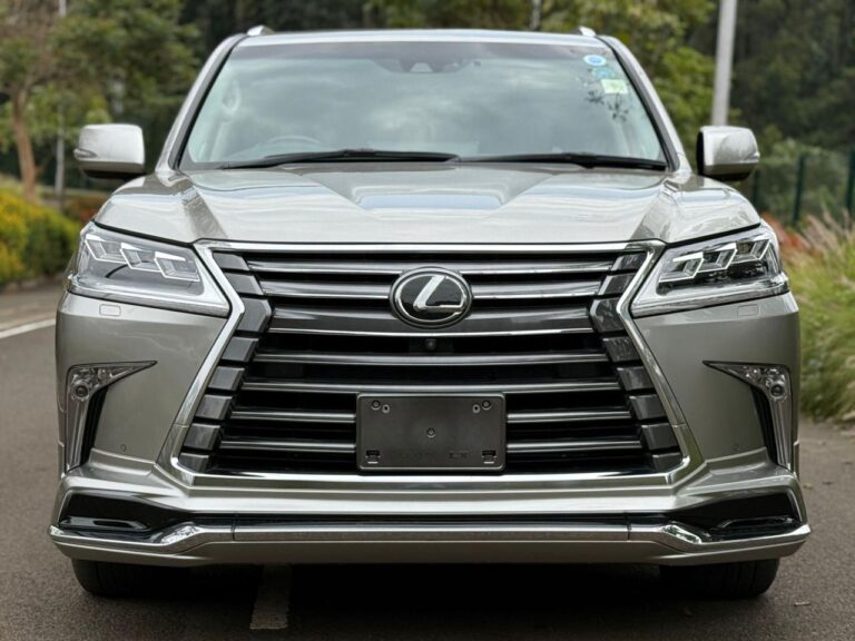 2018 Lexus LX570 — photo 2