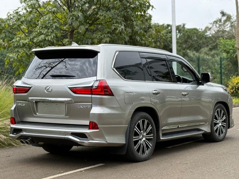 2018 Lexus LX570 — photo 4