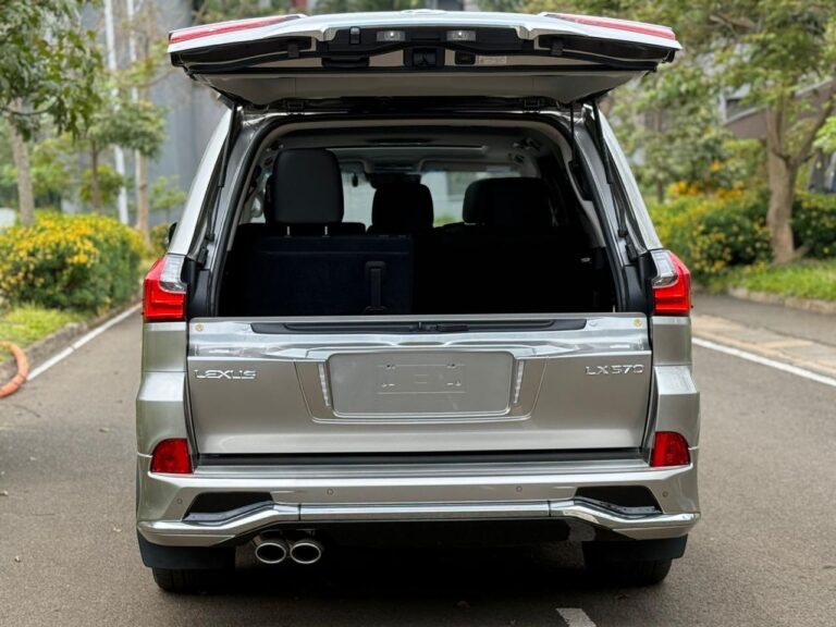 2018 Lexus LX570 — photo 6