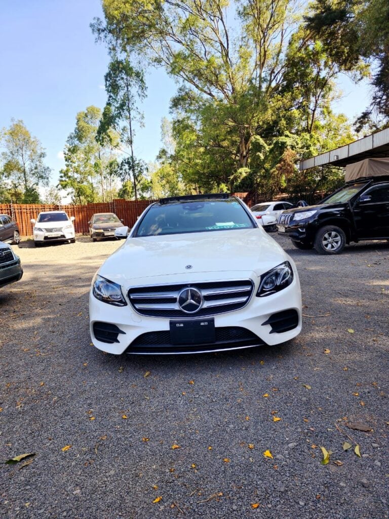2017 Mercedes Benz E200 — photo 2
