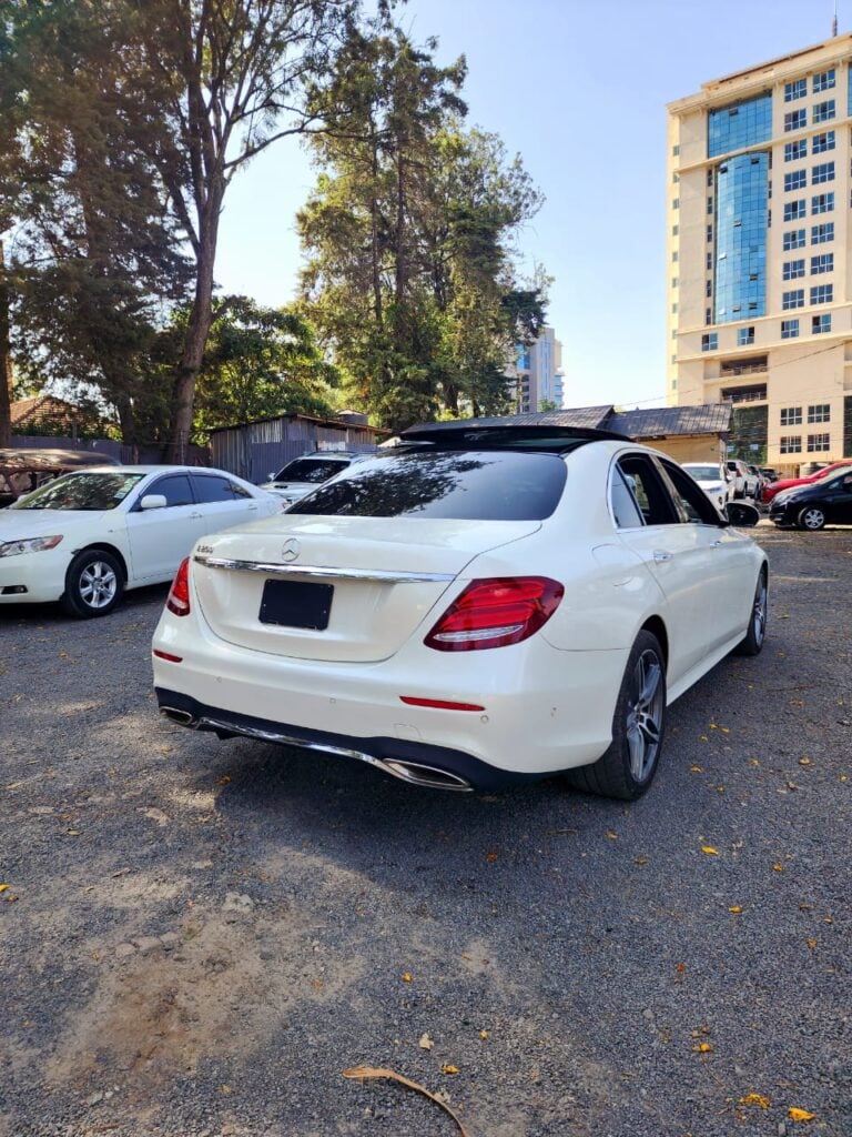 2017 Mercedes Benz E200 — photo 3