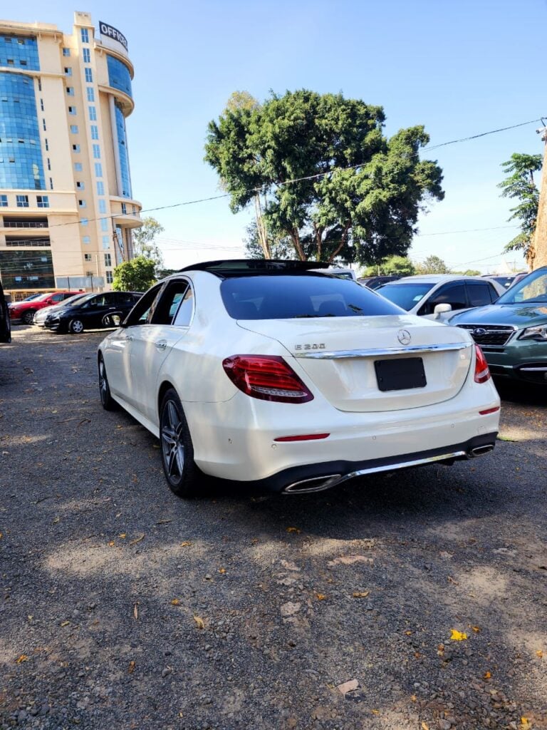 2017 Mercedes Benz E200 — photo 5