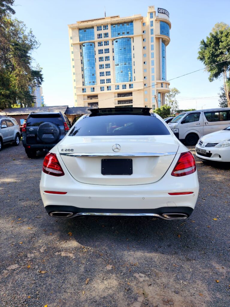 2017 Mercedes Benz E200 — photo 6