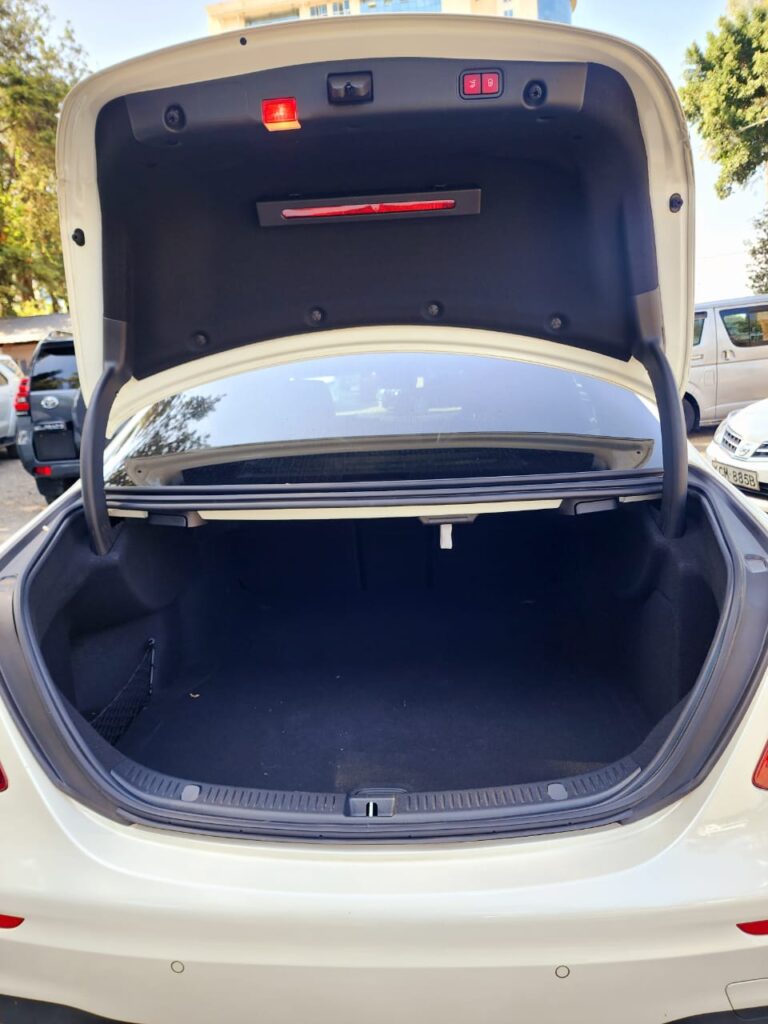 2017 Mercedes Benz E200 — photo 7