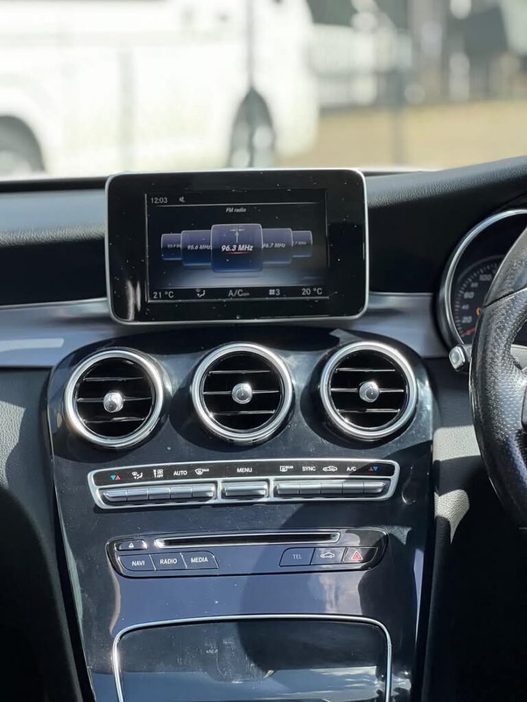 2015 Mercedes Benz C200 — photo 4