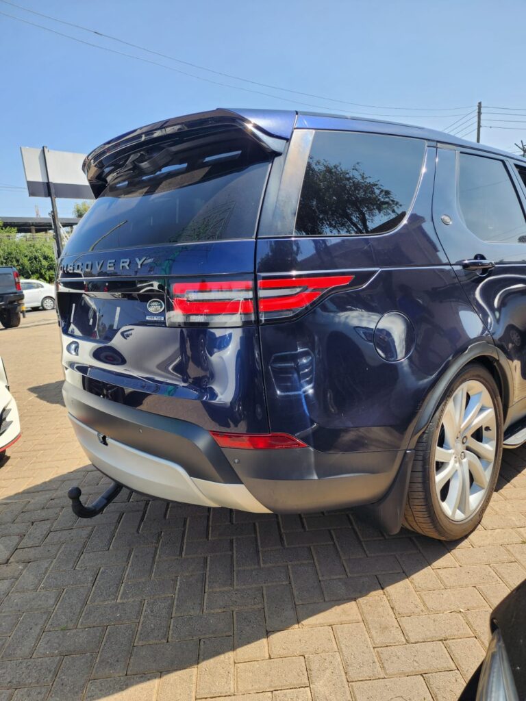 2017 Land Rover Discovery 5 HSE — photo 4