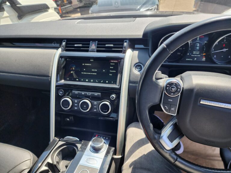 2017 Land Rover Discovery 5 HSE — photo 9