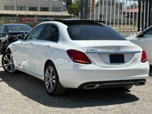 2017 Mercedes Benz C350e — photo 4