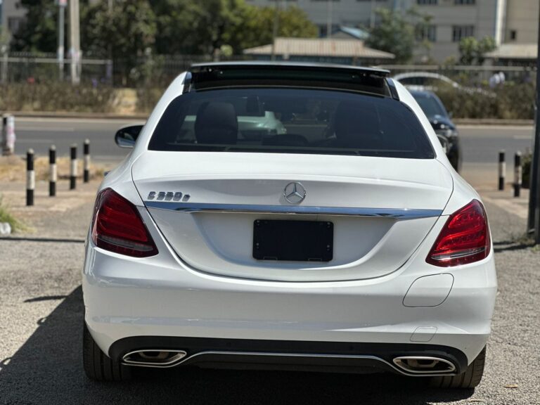 2017 Mercedes Benz C350e — photo 5